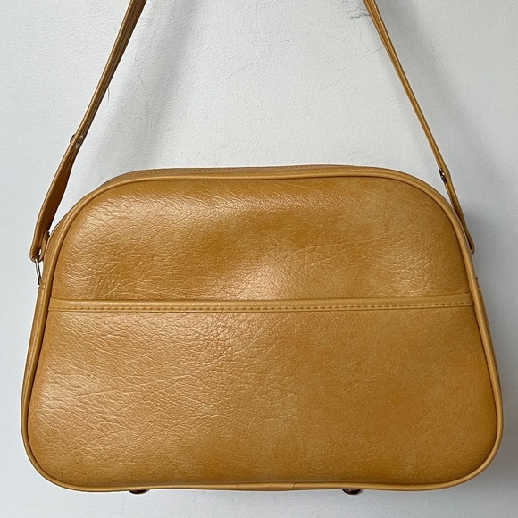 Vtg International Travelware Carry On Tote Shoulder Bag Mustard Yellow with Feet - Picture 7 of 7